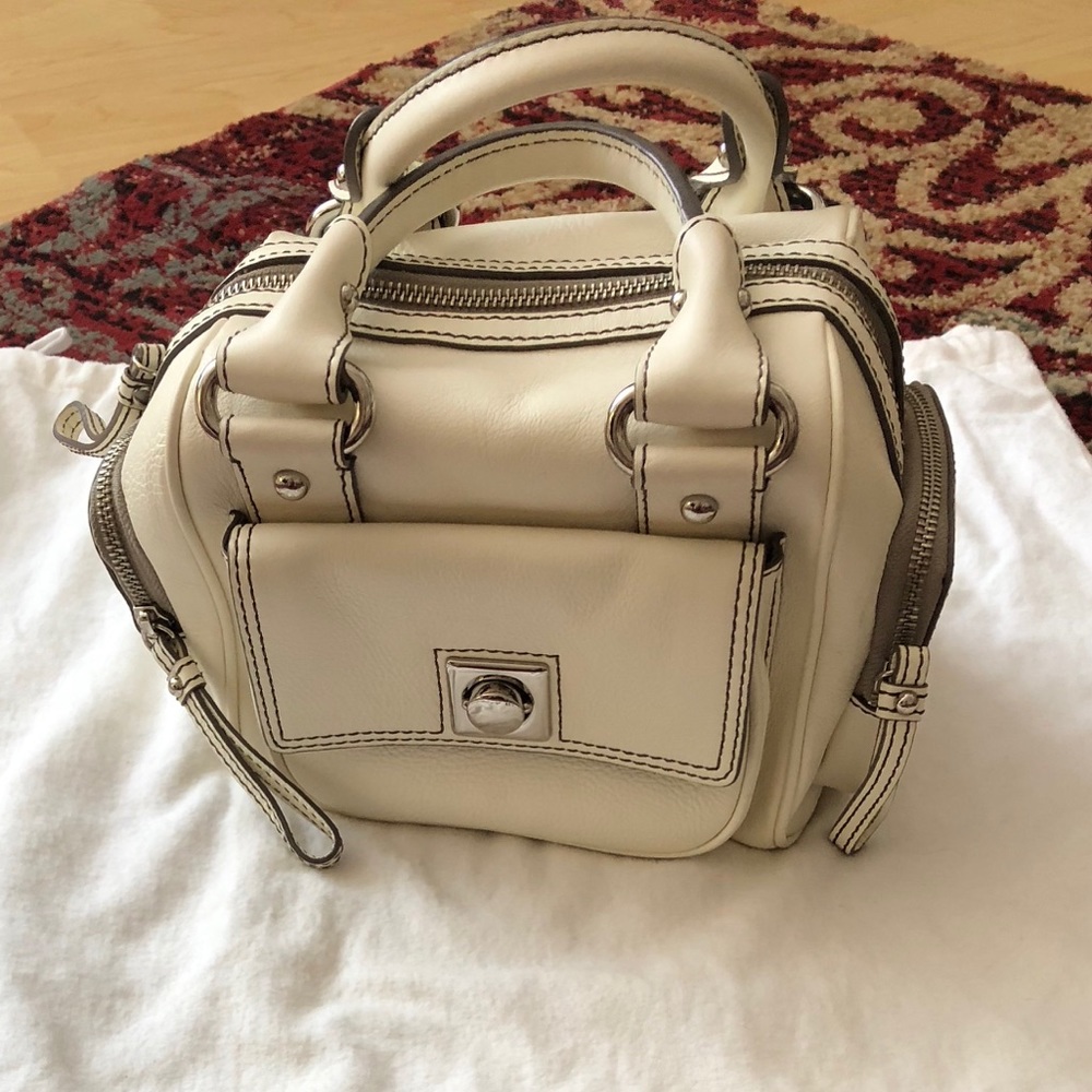 Small white/off-white leather bag